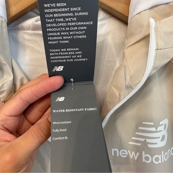 New Balance NWT Hooded Rain Jacket - Picture 4 of 7